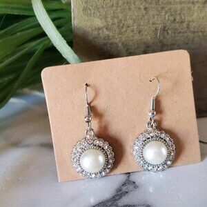 Silver Tone Faux Pearl & Rhinestones Earrings 💥3 for $12💥